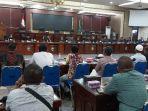 Suasana-RDP-di-gedung-DPRD-Tala-terkait-permasalahan-solar-subsidi-di-Desa-Tabanio.jpg