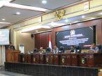 Suasana-Rapat-Paripurna-Pemandangan-Umum-Fraksi-fraksi-DPRD-Tala.jpg