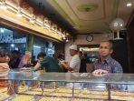 Suasana-Toko-emas-Taisir-I-di-pasar-Sentra-Antasari-Kota-Banjarmasin-11.jpg