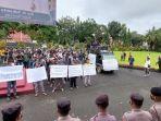 Suasana-aksi-demonstrasi-warga-Desa-Tebingsiring-ke-kantor-Bupati-Tala1.jpg