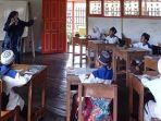 Suasana-belajar-di-salah-satu-kelas-di-SDN-Teluk-Mesjid-2-HSU.jpg