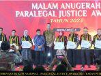Suasana-pemberian-Paralegal-Justice-Award.jpg