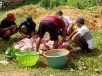 Suasana-pemotongan-daging-sapi-kurban-di-lingkungan-Majelis-Taklim-Rizky-Az-Zikra.jpg