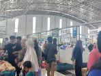 Suasana-pengunjung-pasar-Bauntung-Banjarbaru-Senin-1132024-ramai-berbelanja.jpg