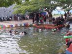 Suasana-pengunjung-saat-berada-di-kolam-renang-umum-Kompleks-Lambung-Mangkurat4.jpg
