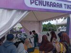 Suasana-penukaran-tiket-Band-Ungu-dan-kondisi-panggung-utama1.jpg