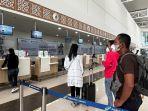 Suasana-penumpang-di-Bandara-Internasional-Syamsuddin-Noor.jpg