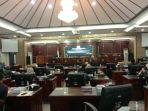 Suasana-rapat-paripurna-penyampaian-tiga-raperda-oleh-Bupati-Tala.jpg