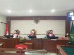 Suasana-sidang-di-PN-Banjarmasin-dengan-terdakwa-kurir-sabu-Moval.jpg