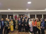 Supratman-Andi-Agtas-foto-bersama-diaspora-Indonesia.jpg