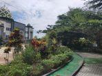 Taman-yang-berada-di-kawasan-Masjid-Al-Akbar-Paringin.jpg