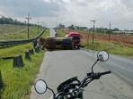 Tangki-bermuatan-CPO-terbalik-di-Jalan-Poros-Tarjun.jpg