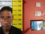 Tersangka-ZI-dan-barang-bukti-dua-paket-sabu.jpg