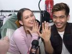 Teuku-Ryan-dan-Kimberly-Angela-pamer-cincin.jpg
