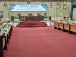 Tim-Banggar-DPRD-HSS-bersama-TAPD-Pemkab-HSS-menggelar-rapat.jpg