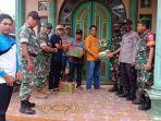Tim-Pemerintah-Kabupaten-Tanah-Bumbu-tanbu-serahkan-bantuan-ke-warga-yang-rumahnya-retak.jpg