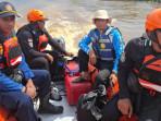 Tim-SAR-Basarnas-Banjarmasin-saat-melakukan-pemcarian-terhadap-jasad-korban.jpg