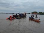 Tim-SAR-gabungan-saat-berhasil-melakukan-evakuasi-korban-tenggelam-di-Sungai-Barito.jpg