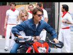 Tom-Cruise-dan-Cameron-Diaz-dalam-film-Knight-and-Day.jpg
