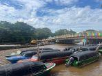 Tugboat-Anak-Sungai-pengangkut-crane-dan-tiang-pancang.jpg