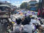 Tumpukan-sampah-di-Jalan-Veteran-Banjarmasin-tepatnya-sekitarPasar-Kuripa.jpg