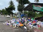 Tumpukan-sampah-terlihat-di-sekitar-Rumah-Pilah-Sampah-Kuinara.jpg
