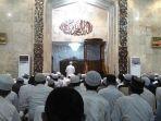 Umat-muslim-di-Kota-Banjarmasin-melaksanakan-salat-tarawih.jpg