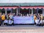 Unsur-pimpinan-dosen-dan-mahasiswa-FKIK-ULM-berfoto-bersama-sebelum-pelaksanaan-Bakti-Sosial.jpg