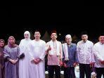 Ustadz-Abdul-Somad-berpose-usai-mengisi-Tablig-Akbar.jpg