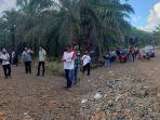 WARGA-Tebingsiring-bergerak-meninggalkan-lokasi-penutupan-jalan-kebun-PTPN.jpg