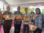 Wakil-Menteri-UMKM-Helvi-Moraza-membuka-Pasar-Murah.jpg