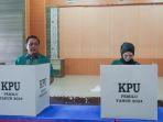 Wali-Kota-Banjarbaru-saat-menyalurkan-hak-suara-di-TPS-10.jpg