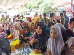Warga-Kasiau-Raya-serbu-pasar-di-Desa-Kasiau-Raya-Kabupaten-Tabalong.jpg