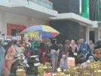 Warga-antri-menunggu-agen-gas-elpiji-di-acara-12.jpg