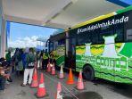 Warga-menaiki-BTS-Trans-Banjarbakula-di-Terminal-Gambut-Barakat-KM-17.jpg