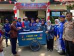 Polair Mabes Berikan Gerobak Sampah dan Paket Sembako untuk Warga Banjarmasin