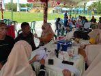 Warga-saat-mengikuti-vaksinasi-massal-di-Lapangan-5-Desember-Marabahan.jpg