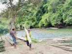 Wisata-Kalsel-rakit-Bambu-untuk-susur-Sungai-Amandit-di-Loksado-Kabupaten-hss-selasa-27062023.jpg