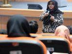 XLFL-Program-Leader-Dwi-Kartika-Sari-saat-memberikan-pemaparan.jpg