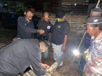 Y-Desa-Binjai-Pirua-Kecamatan-Labuan-Amas-Utara-KabupatenHulu-Sungai-Tengah-saat-digeledah-petugas.jpg