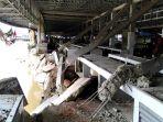 ada-sekitar-2-atau-3-tiang-yang-runtuh-beserta-lantainya.jpg
