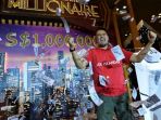 ade-iskandar-roni-memenangkan-hadiah-satu-juta-dolar-singapura-atau-setara-rp-93-miliar-lebih_20170117_181920.jpg