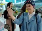 agseisa-saat-tiba-di-bandara-syamsudin-noor-disambut-fansnya.jpg