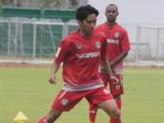 agus-setia-wibowo-gelandang-martapura-fc.jpg