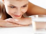 air-putih-wanita-kurang-minum_20170529_130637.jpg