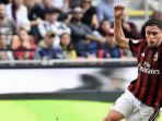aksi-bek-sayap-ac-milan-davide-calabria_20180129_072744.jpg