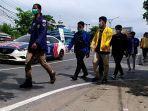 aksi-berjalan-kaki-oleh-mahasiswa.jpg