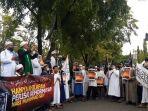 aksi-damai-cinta-nabi-bela-nabi-oleh-forum-silaturahim-majelis-talim-banjarmasin.jpg