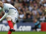 aksi-pemain-tim-nasional-inggris-wayne-rooney_20170824_064228.jpg
