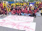 aksi-solidaritas-mahasiswa-ulm-di-depan-kejati-kalsel-kamis-27012022.jpg